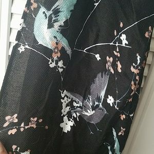 Black infinity scarf, Apt 9